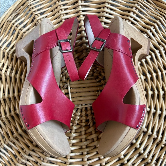 Dansko NEW Red Neutral Leather Tasha Heeled Sandals Size 10 - Picture 4 of 6